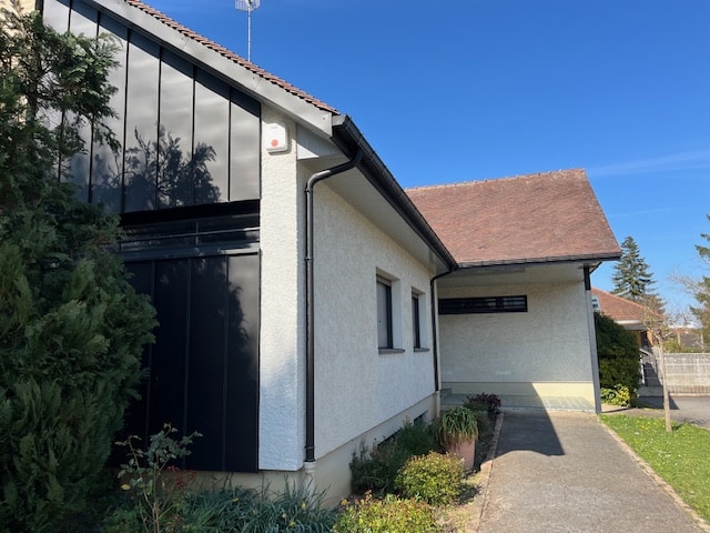 You are currently viewing Gouttières en zinc moulurées et joint debout anthracite.